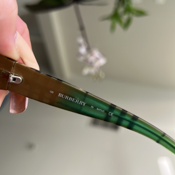 Burberry Sunglasses - Picture 7 of 9